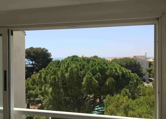 Et Tennis A La Corniche *