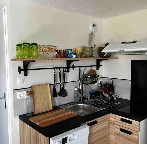 Апартаменты Et Tennis A La Corniche Сет