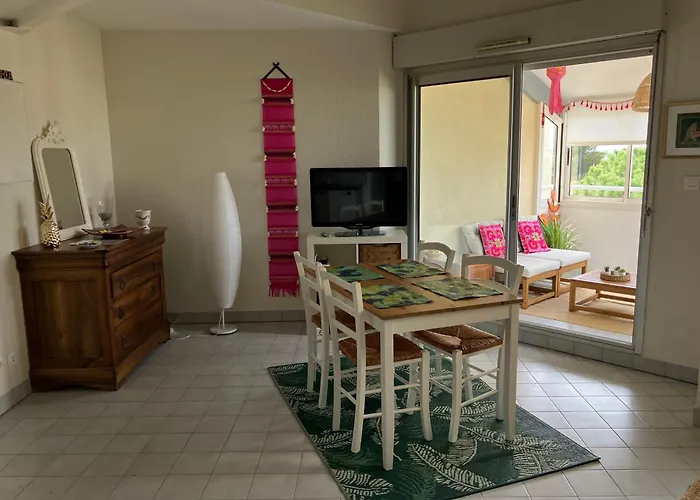 Апартаменты Et Tennis A La Corniche Сет